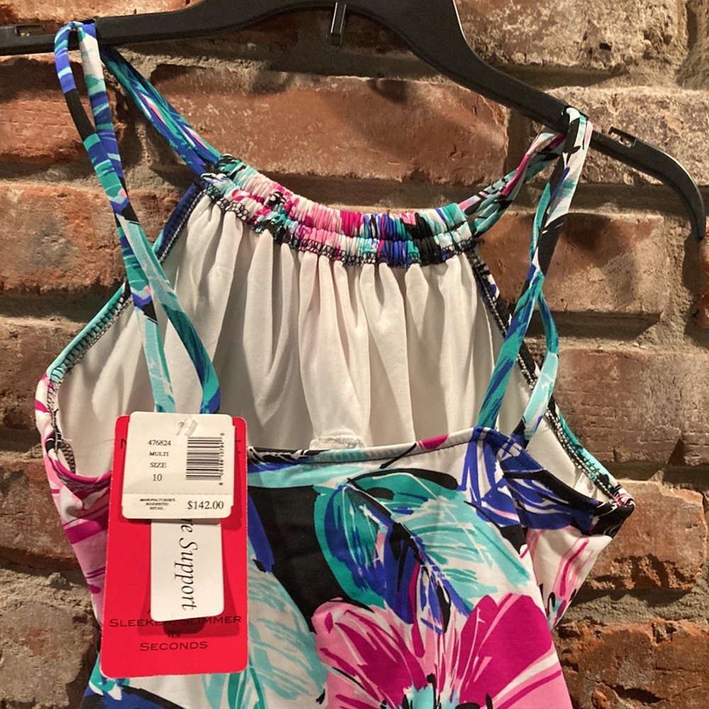 Magicsuit by Miraclesuit Bathing suit. 10 - Picture 6 of 8